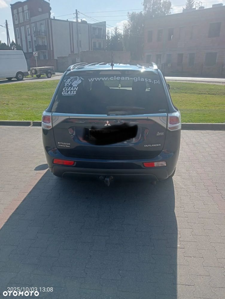 Mitsubishi Outlander - 2