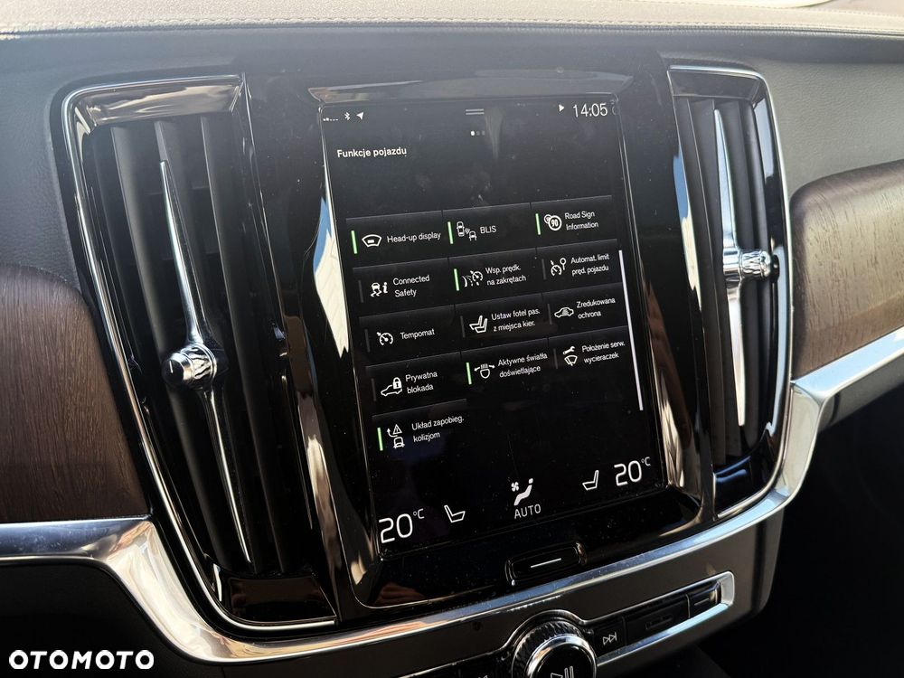 Volvo V90 Cross Country - 13