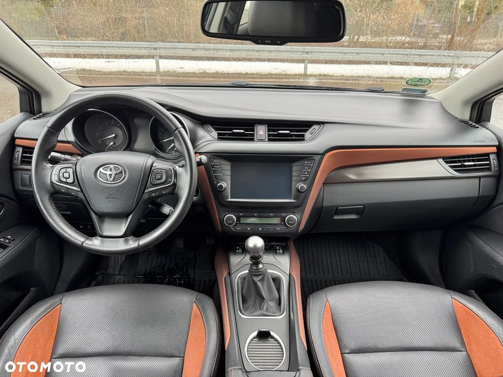 Toyota Avensis Touring Sports 1.8 Executive - 23