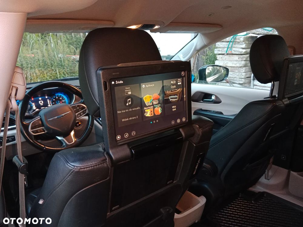 Chrysler Pacifica - 12
