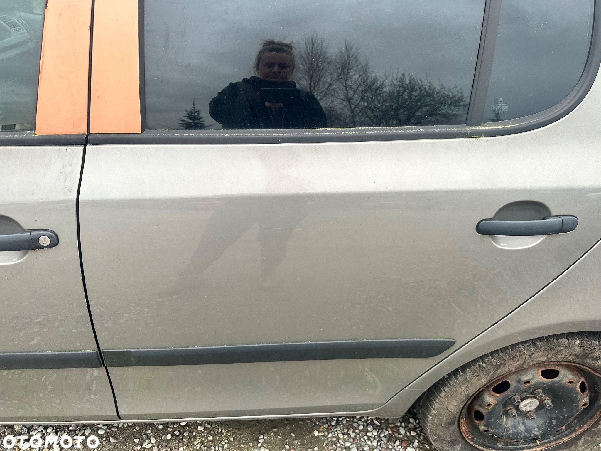 SKODA FABIA II DRZWI LEWY TYL 9202 - 1