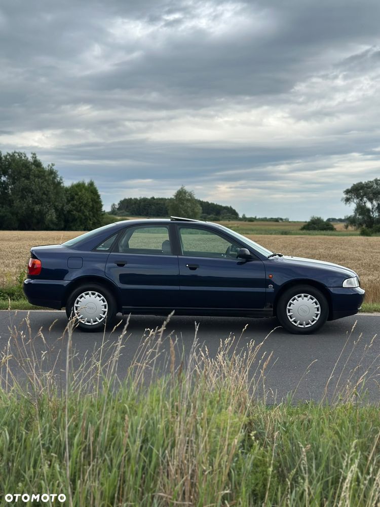Audi A4 Limousine 1995 photo 3