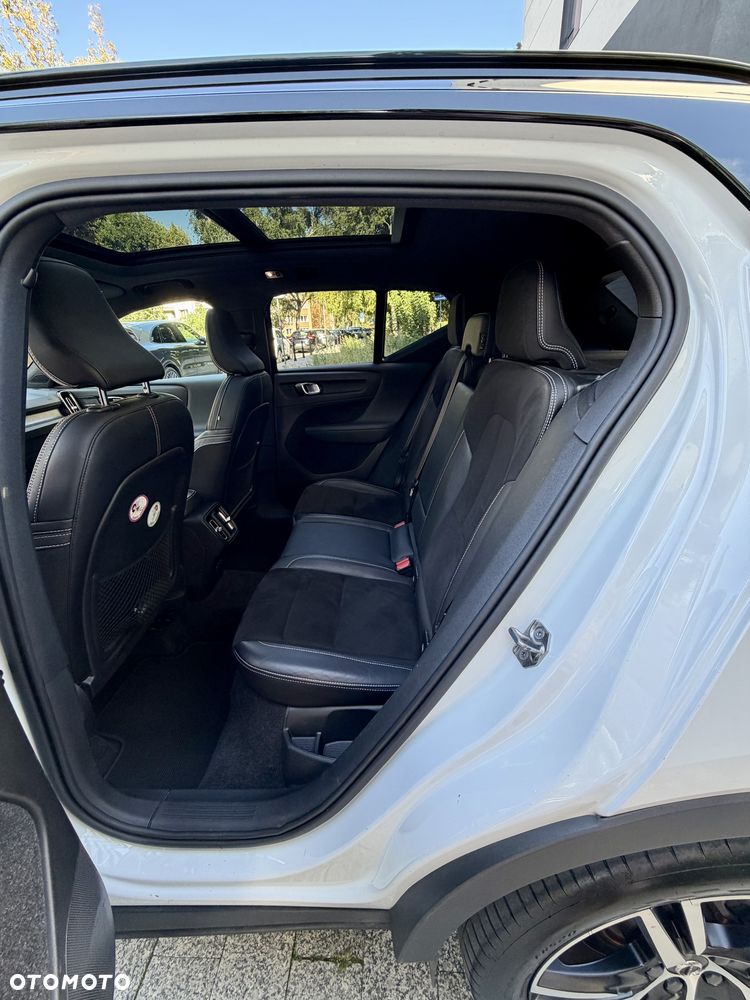 Volvo XC 40 D4 AWD R-Design - 26