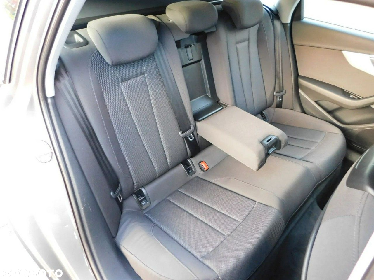 Audi A4 2.0 TDI Design - 10