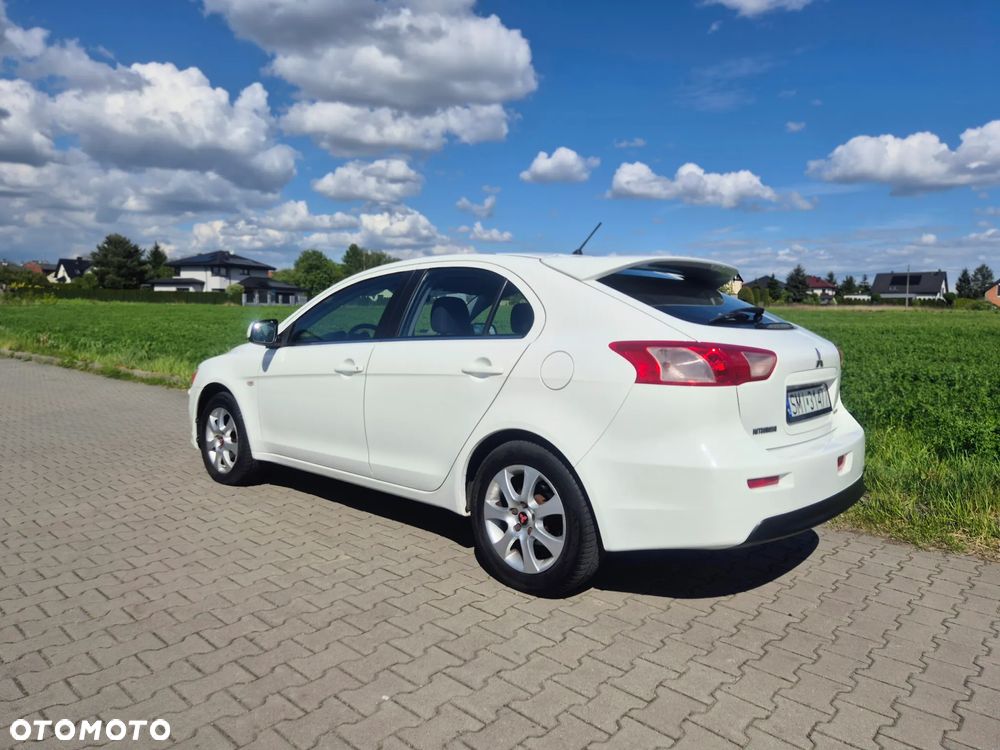 Mitsubishi Lancer 1.5 Invite - 15