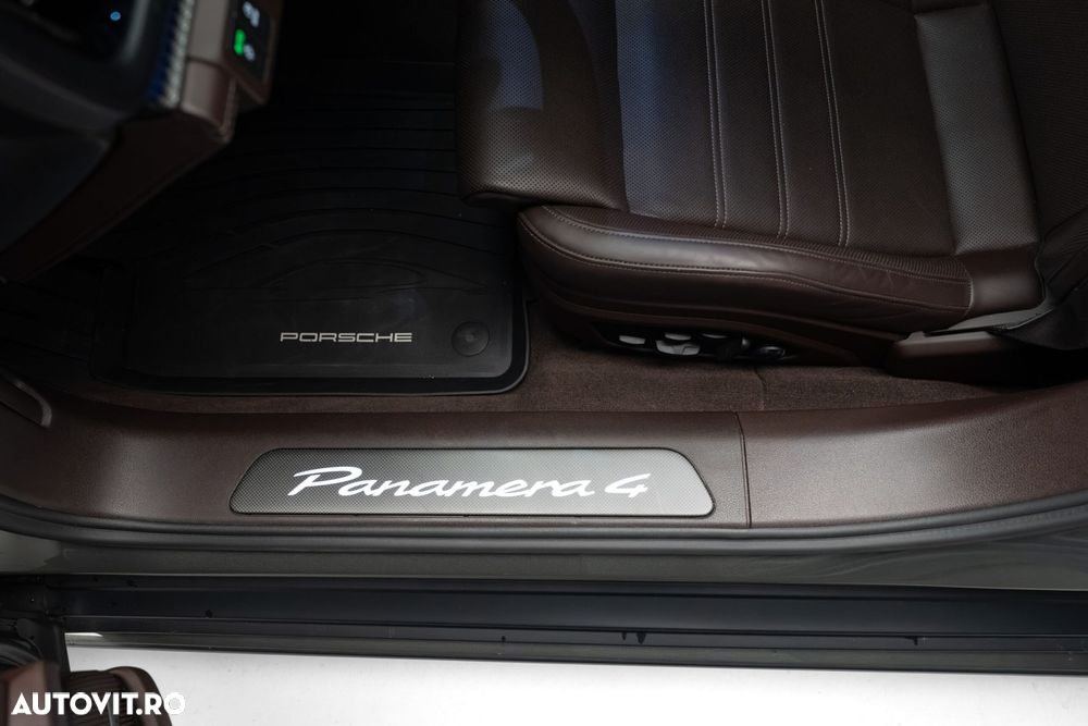 Porsche Panamera 4 - 12
