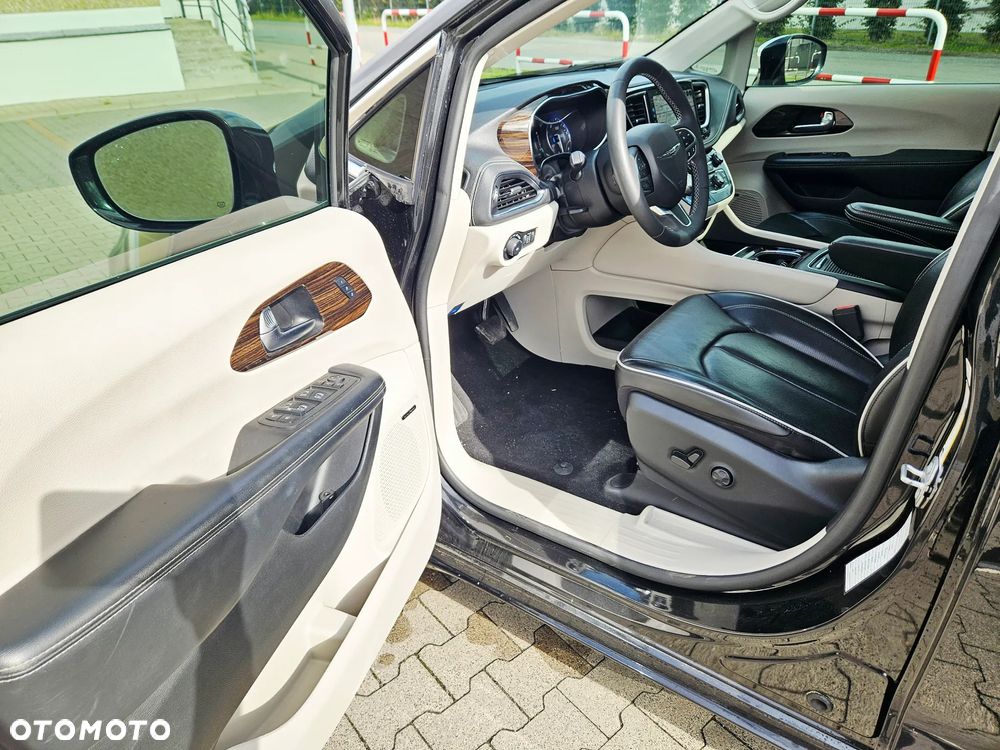 Chrysler Pacifica - 5