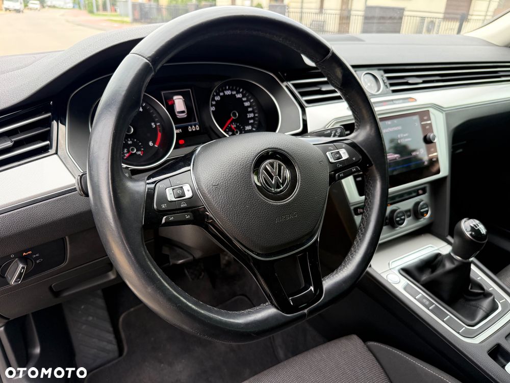 Volkswagen Passat 2.0 TDI (BlueMotion Technology) Comfortline - 18