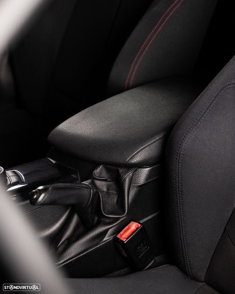 BMW 118 d Pack M - 16