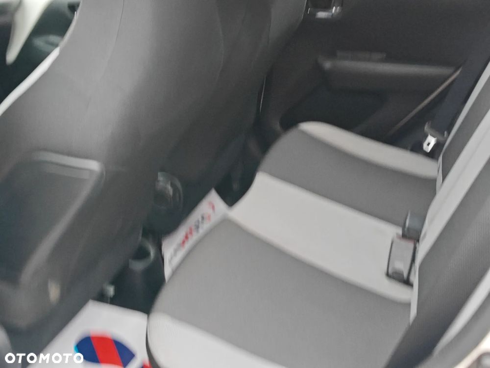 Toyota Aygo x-play touch - 24