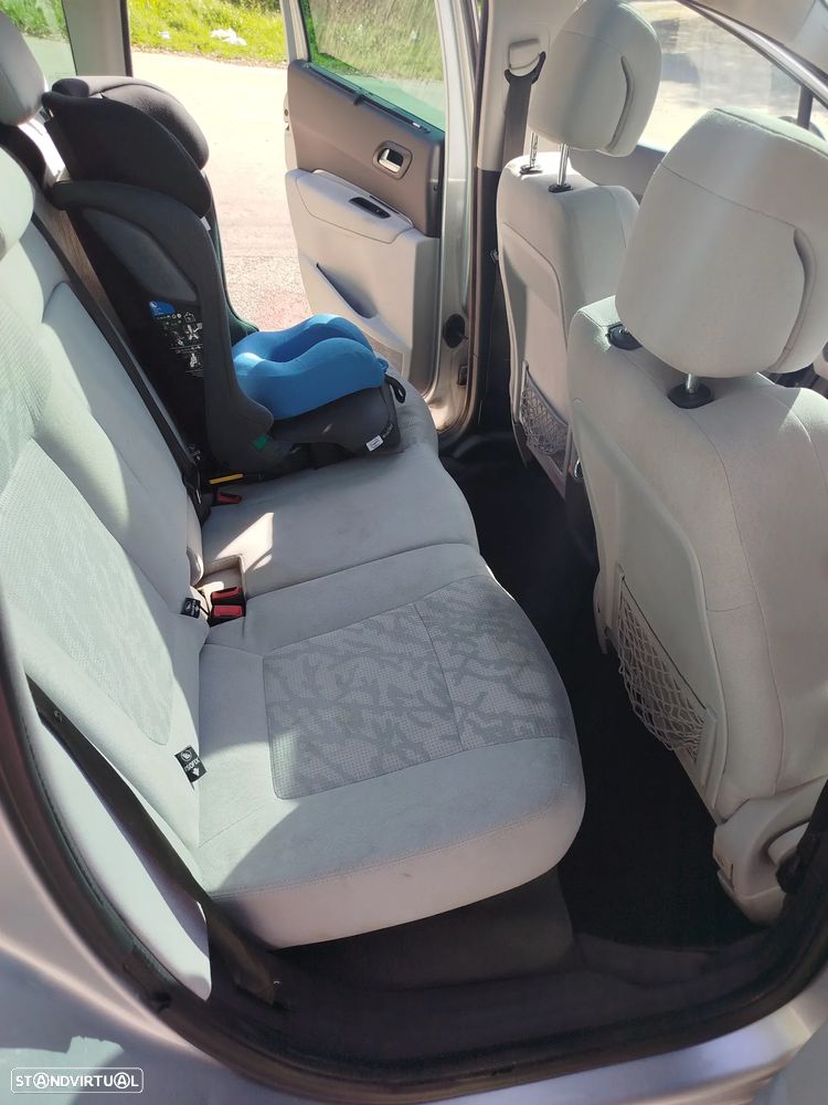 Peugeot 3008 1.6 e-HDi Allure 2-Tronic - 14