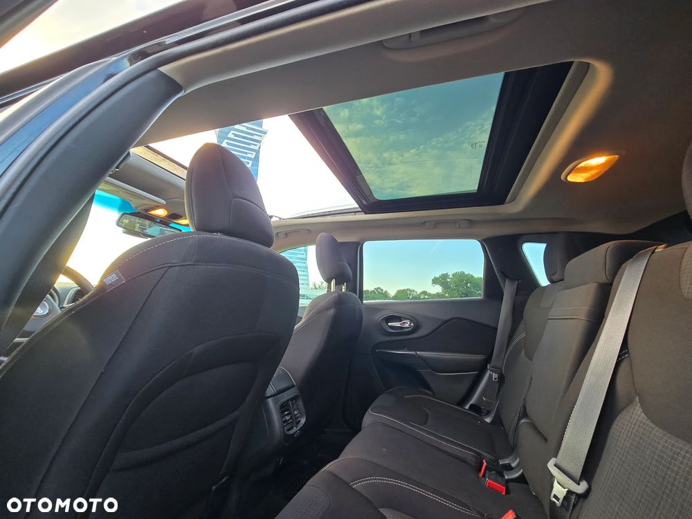 Jeep Cherokee - 26