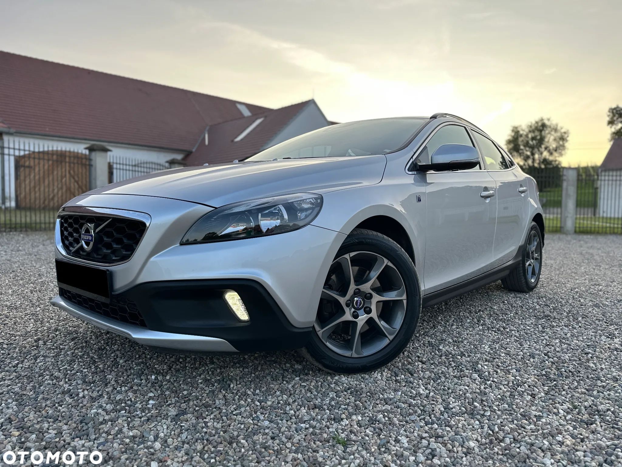Volvo V40 Cross Country D2 Drive-E Ocean Race - 1