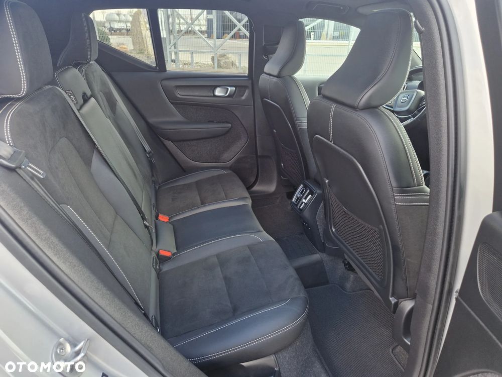 Volvo XC 40 B5 AWD Ultimate Dark - 16