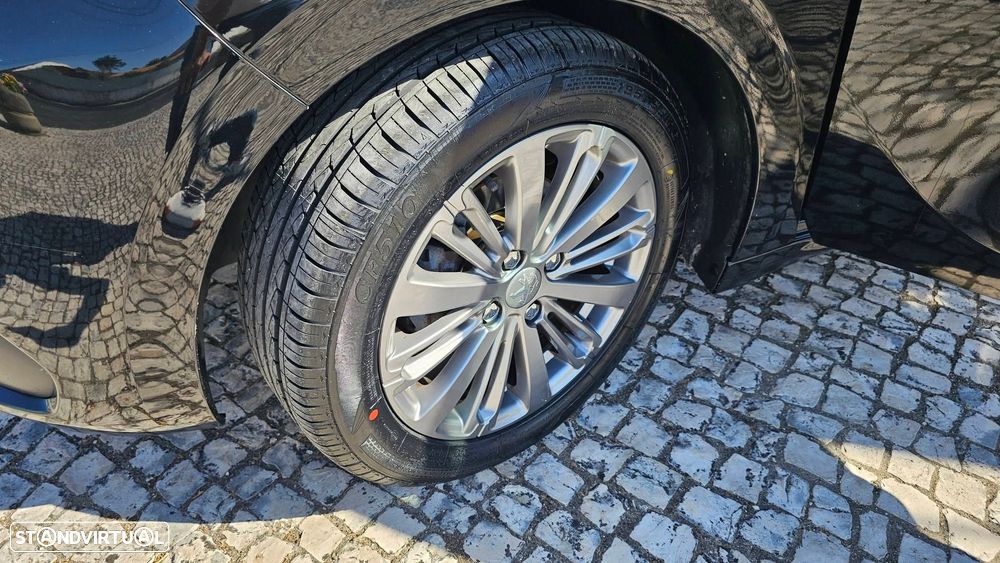 Peugeot 208 1.2 VTi SE Style - 6