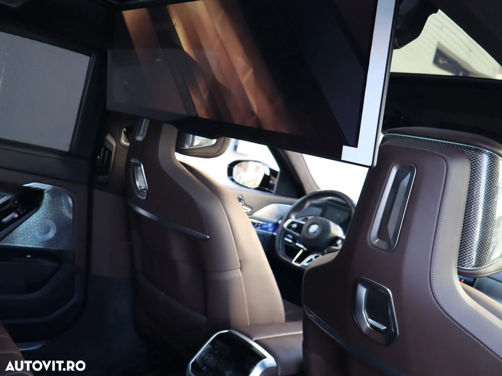 BMW M7 M760e xDrive - 32