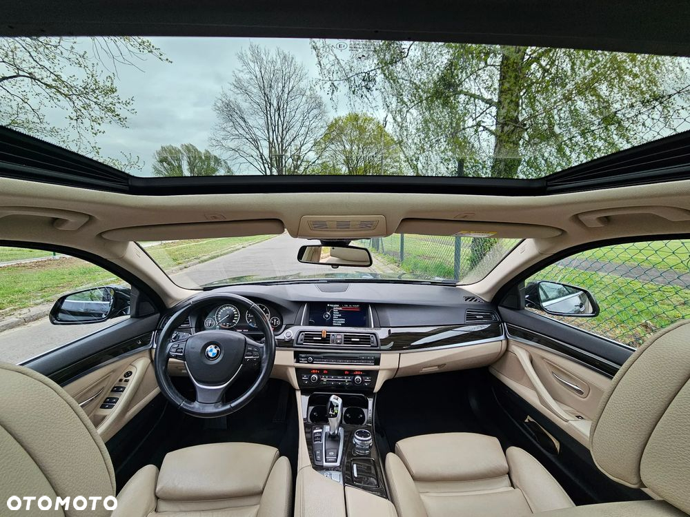 BMW Seria 5 525d xDrive - 14
