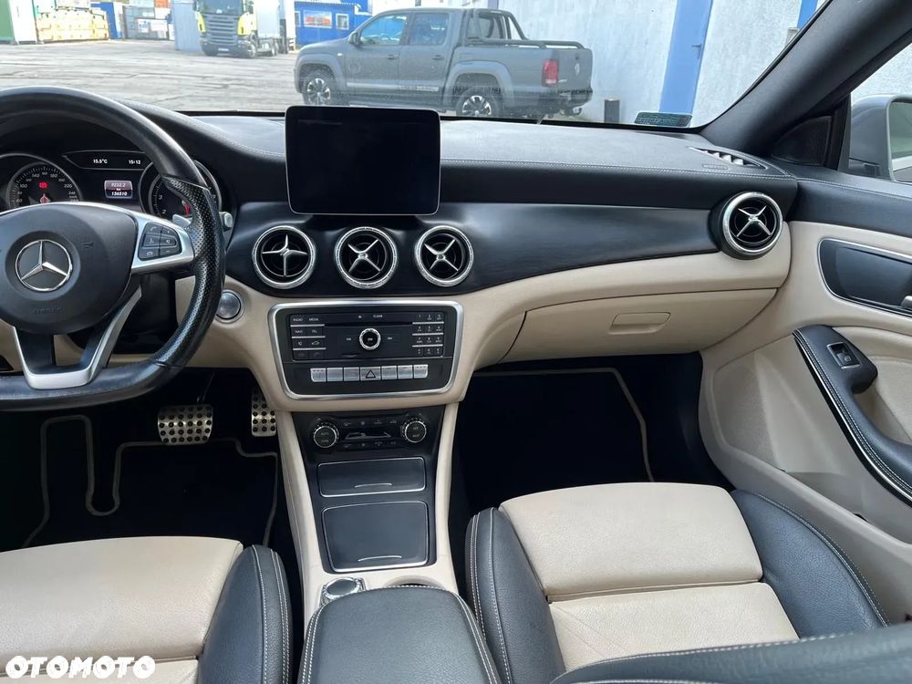 Mercedes-Benz CLA 220 4-Matic AMG Line - 9