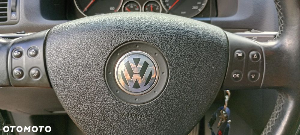 Volkswagen Touran 1.9 TDI Conceptline - 23