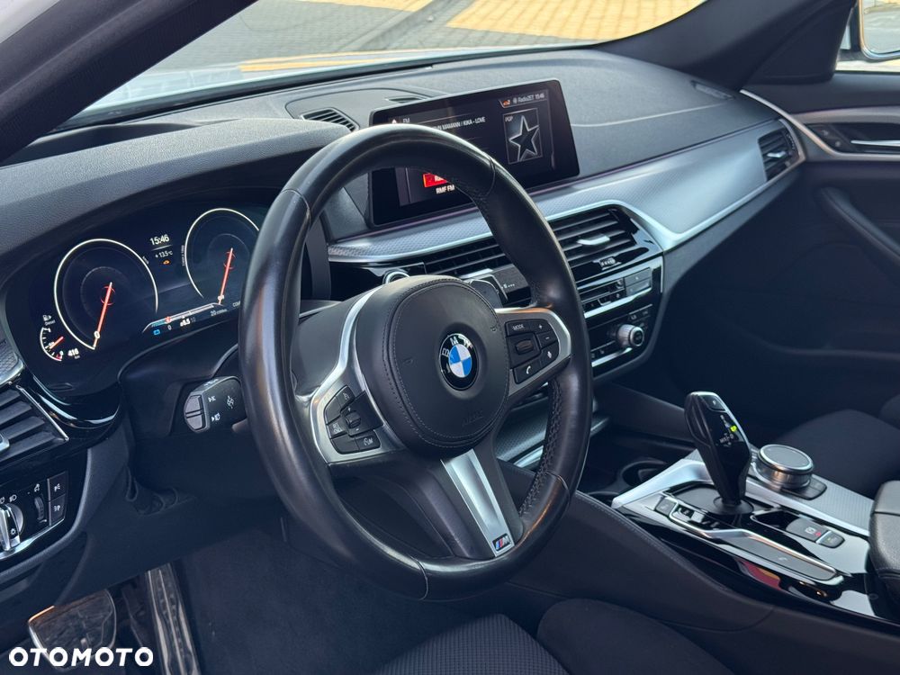 BMW Seria 5 520d M Sport - 11