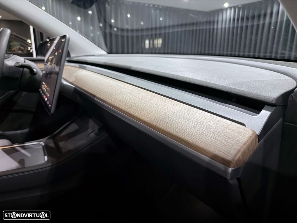 Tesla Model Y Performance Dual Motor AWD - 31