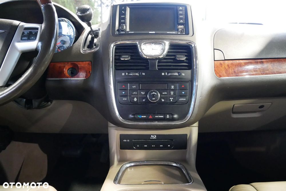 Chrysler Town & Country 3.6 Limited - 28