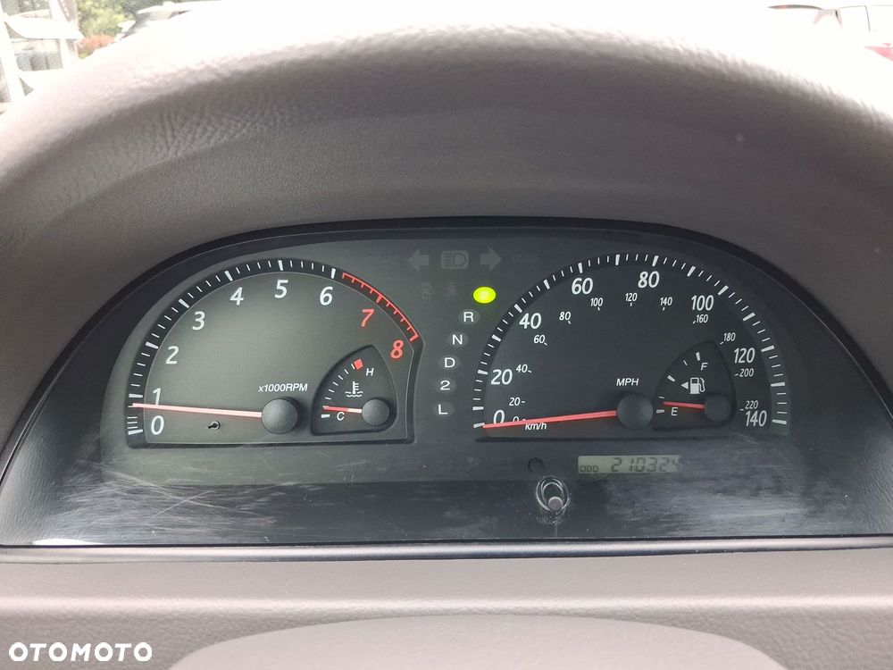 Toyota Camry 2.4 XLE - 28