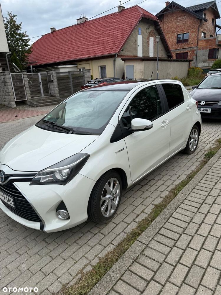 Toyota Yaris Hybrid 100 Dynamic - 9