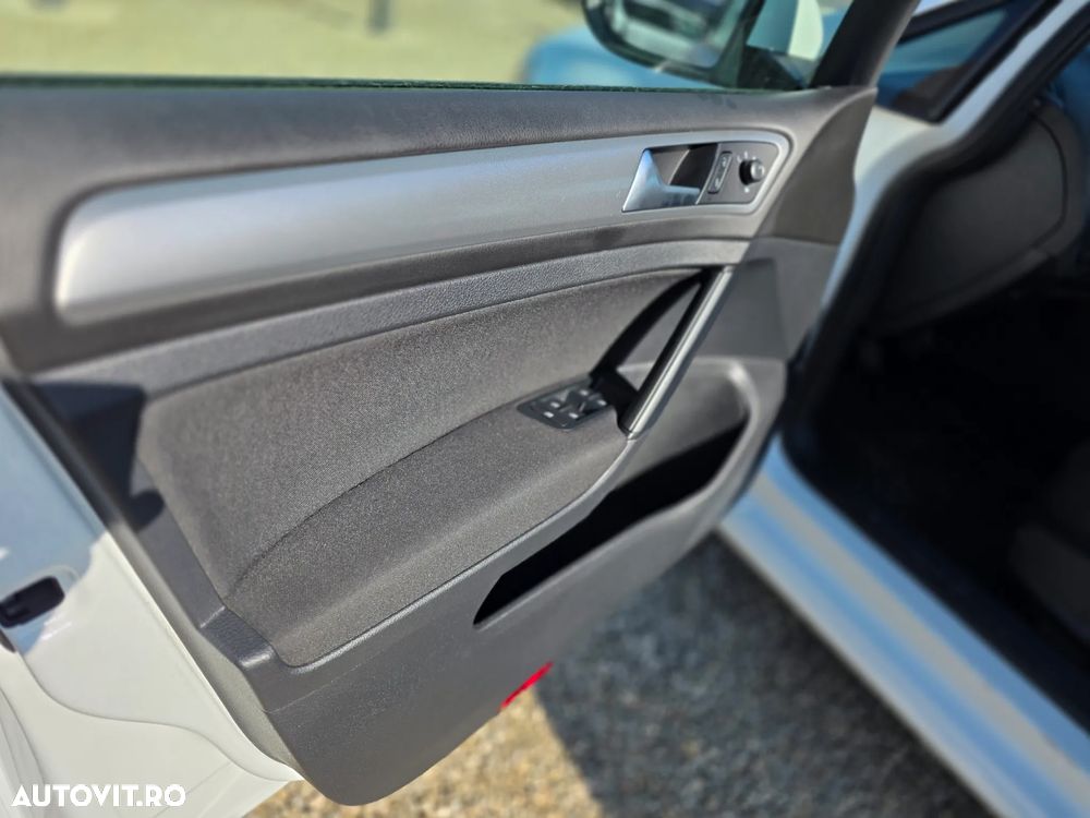 Volkswagen Golf - 11