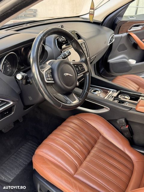 Jaguar F-Pace 20d RWD Prestige - 2