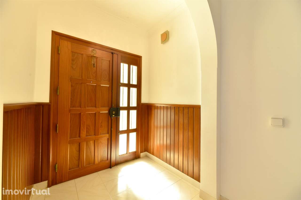 Moradia 4 assoalhadas para arrendamento em São Pedro Do Estoril. - Grande imagem: 4/41