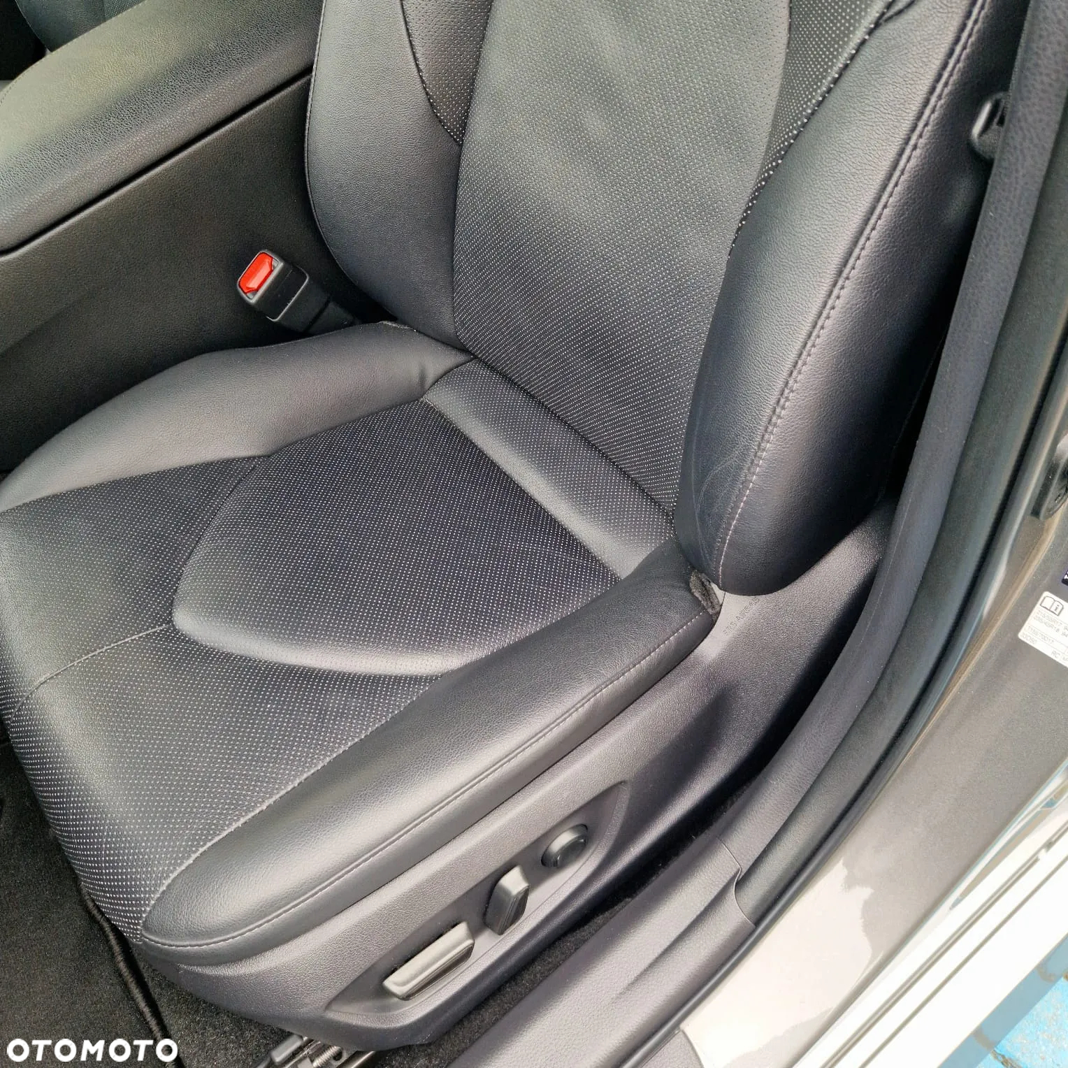 Toyota Camry 2.5 Hybrid Executive CVT - 17