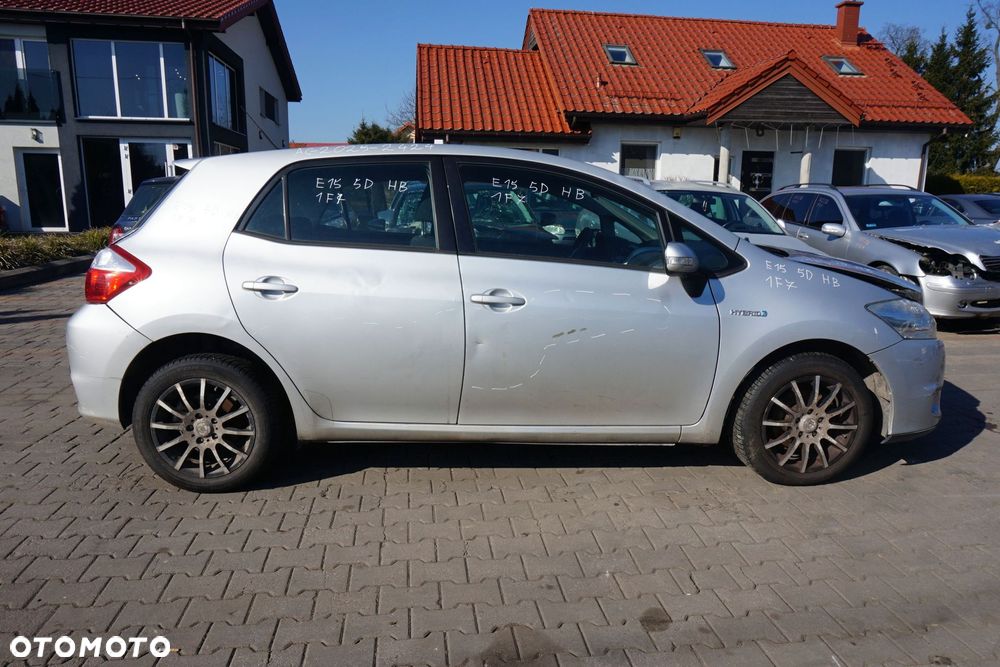 TOYOTA AURIS E15 I LIFT 5D HB 2012 1F7 1.6 16V 1ZR-FAE 132KM EC60 SREBRNY na części - 6