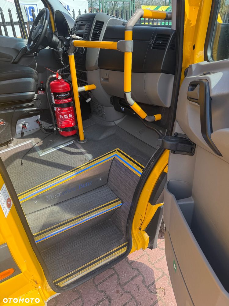 Mercedes-Benz 516 - 8