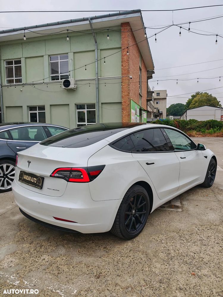 Tesla Model 3 - 6