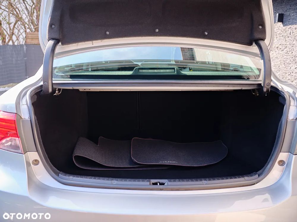 Toyota Avensis 1.8 Luna - 14