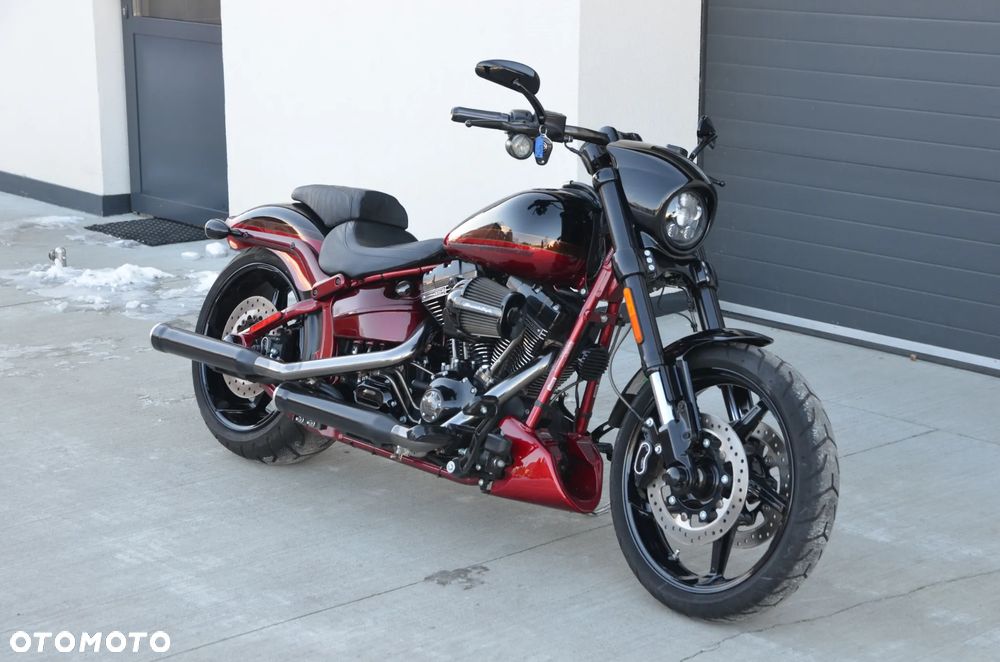 Harley-Davidson Softail Breakout - 26