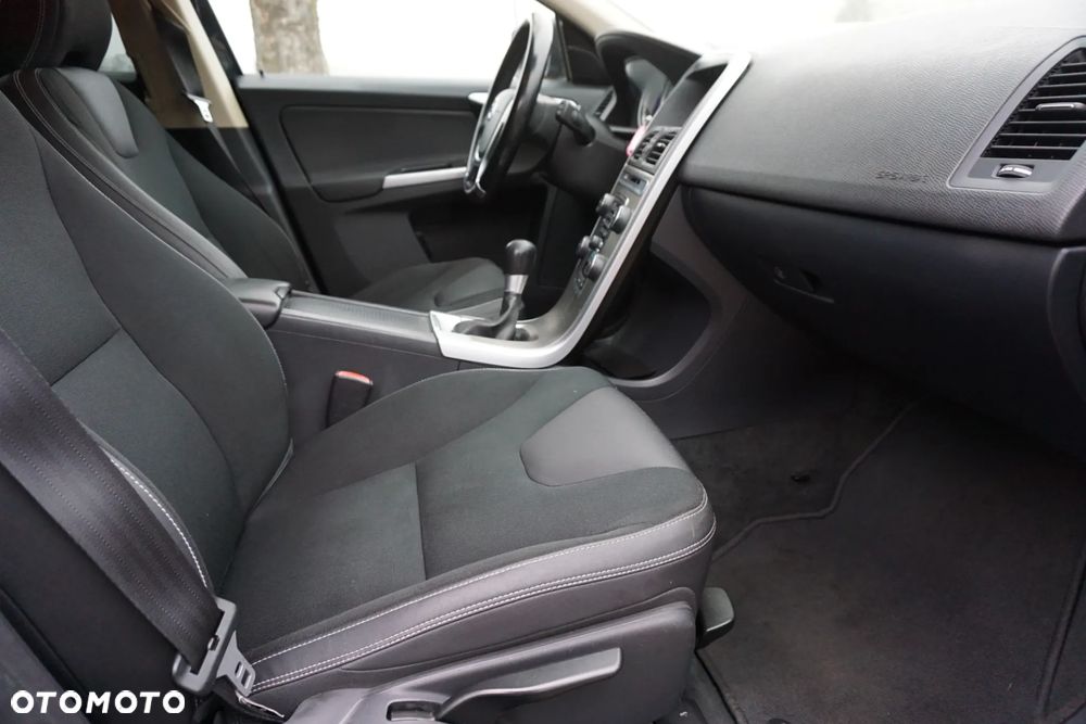 Volvo XC 60 D4 Momentum - 16