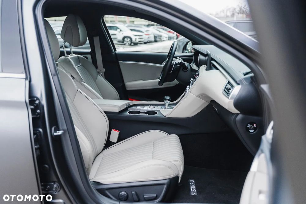 Genesis G70 2.0T Plus AWD 8AT Sport - 40