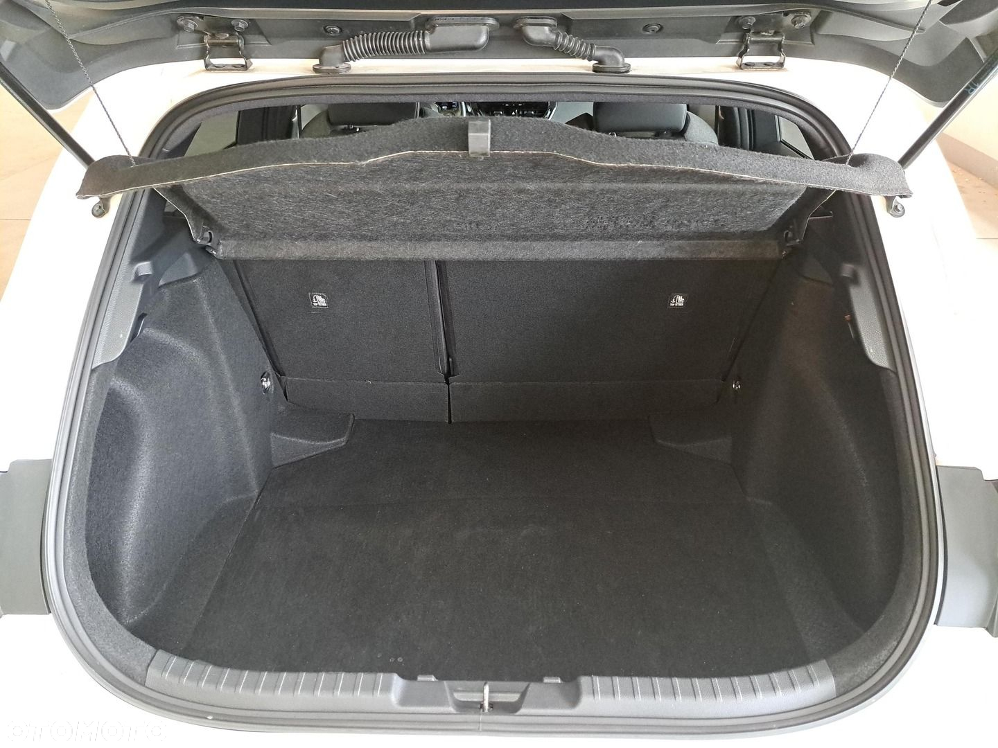 Toyota Corolla - 12