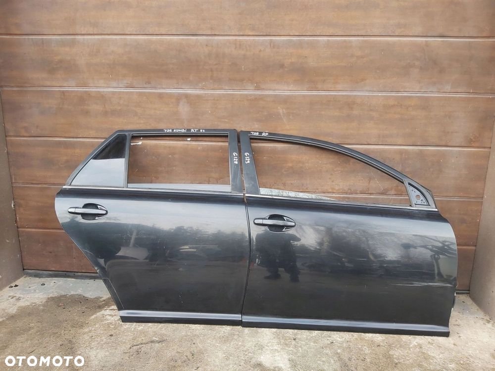 TOYOTA Avensis T25 03-08 r drzwi prawy tył prawe tylne KOMBI 209 - 4