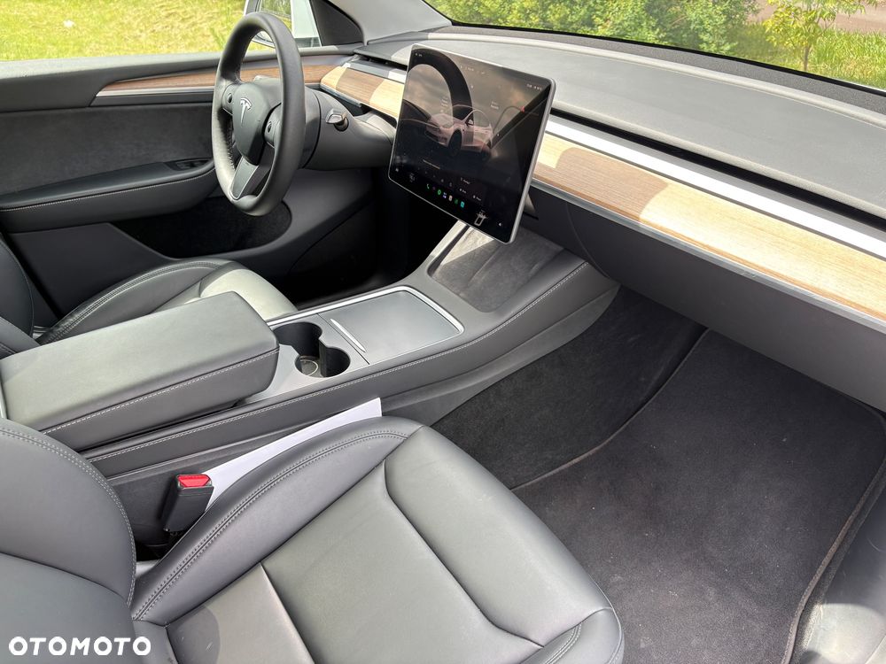 Tesla Model Y Performance AWD - 21