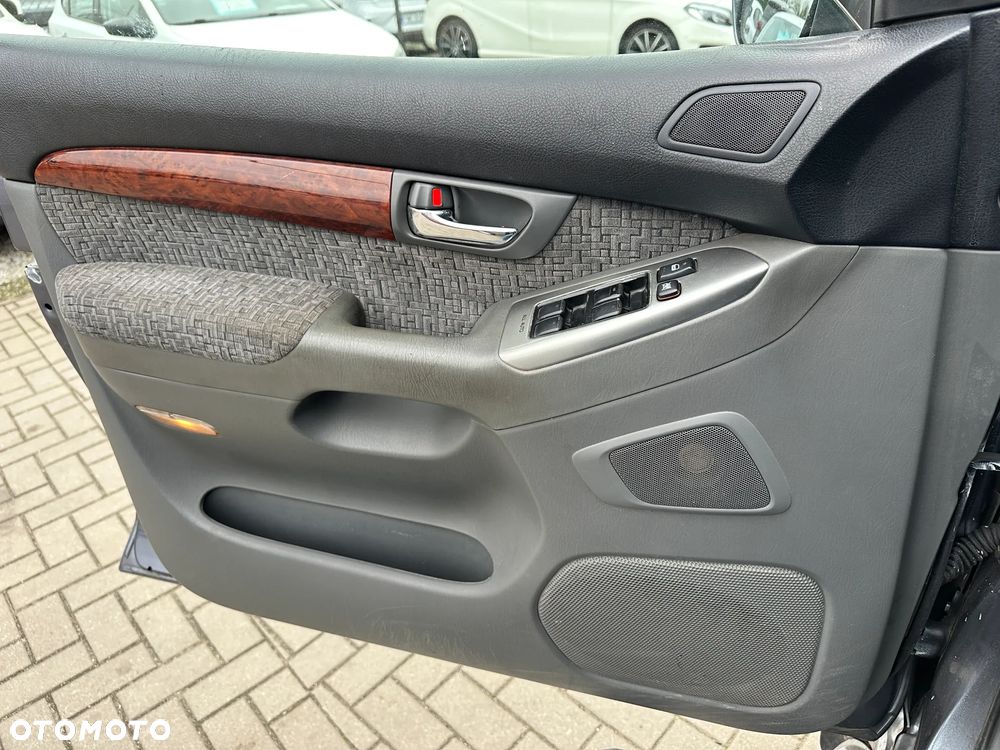 Toyota Land Cruiser - 16