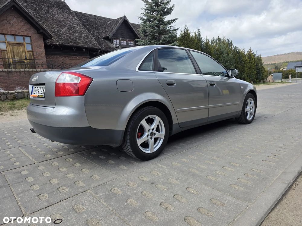 Audi A4 Limousine - 8