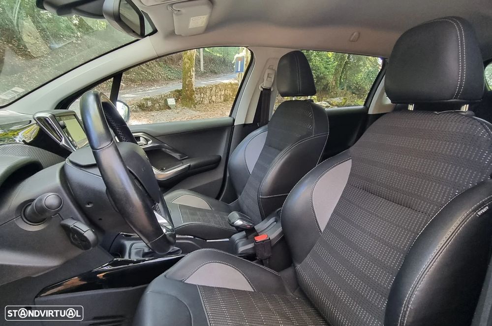 Peugeot 2008 1.2 PureTech Allure - 17