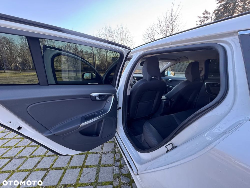 Volvo V60 D3 Momentum - 4