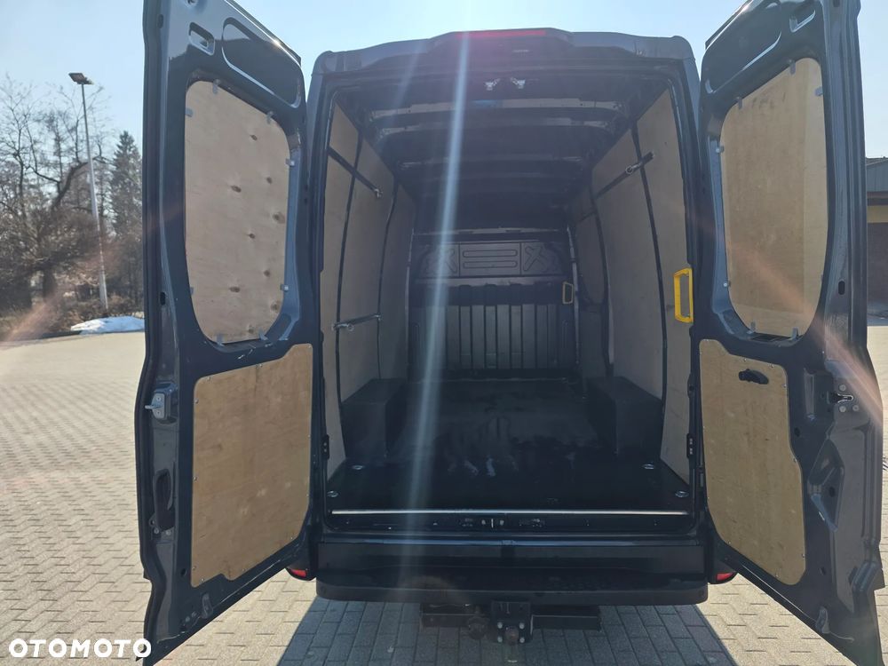 Iveco IVECO DAILY 35S18HA8 V – L3H2 - 13