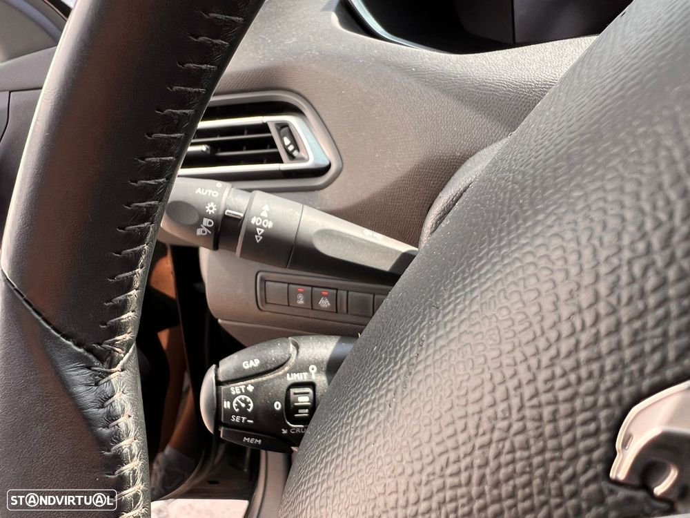 Peugeot 308 1.2 PureTech Allure - 41