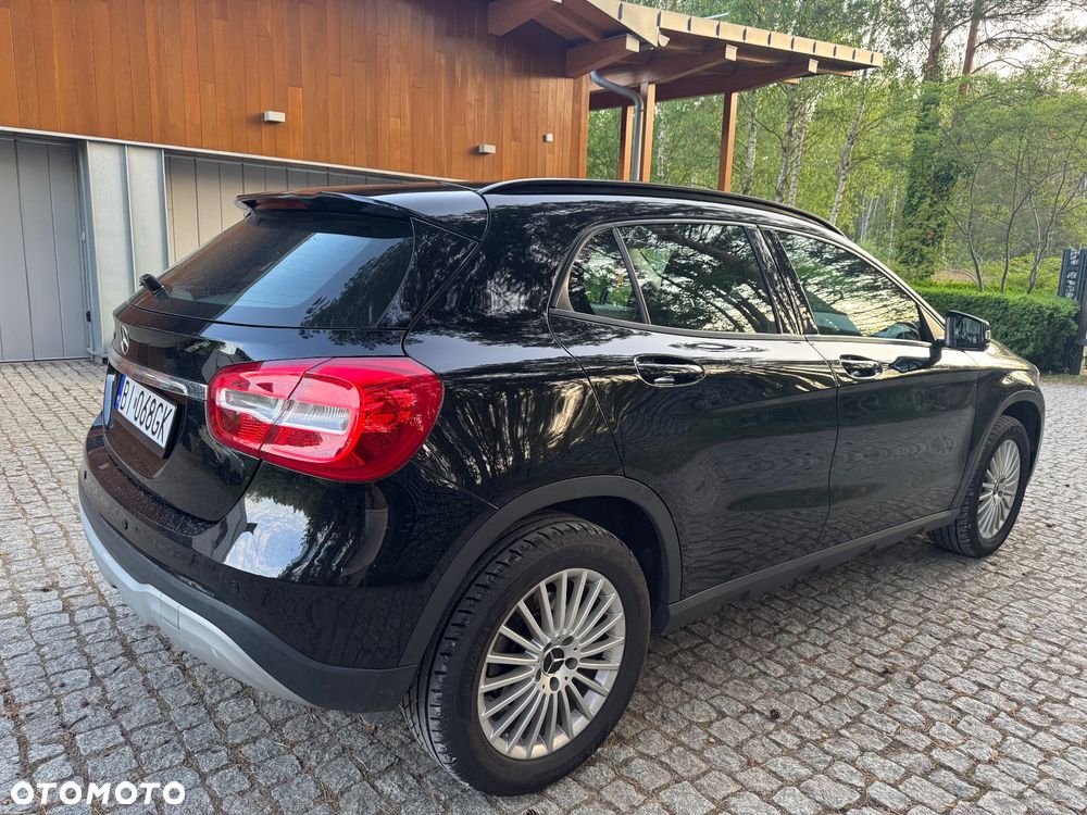 Mercedes-Benz GLA 200 7G-DCT Urban - 4