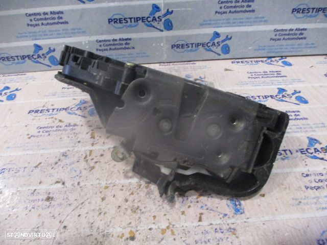 Fecho 30753663 VOLVO V50 2004 2.0D 136CV 5P CINZA FD 10 PINOS - 3